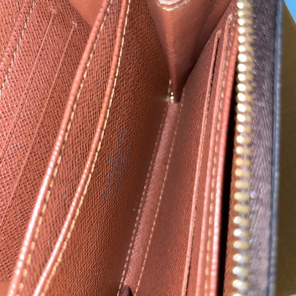 Authentic Louis Vuitton Zippy card holder - Picture 8 of 16